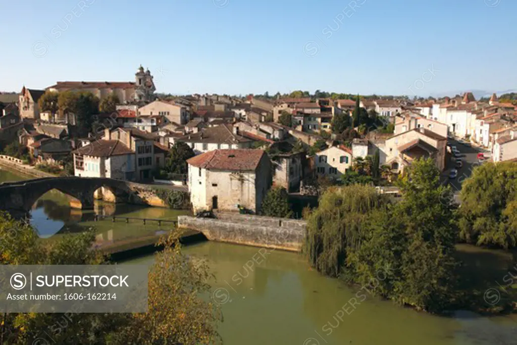 France, Aquitaine, Lot et Garonne (47), Nerac, old city and Baîse river