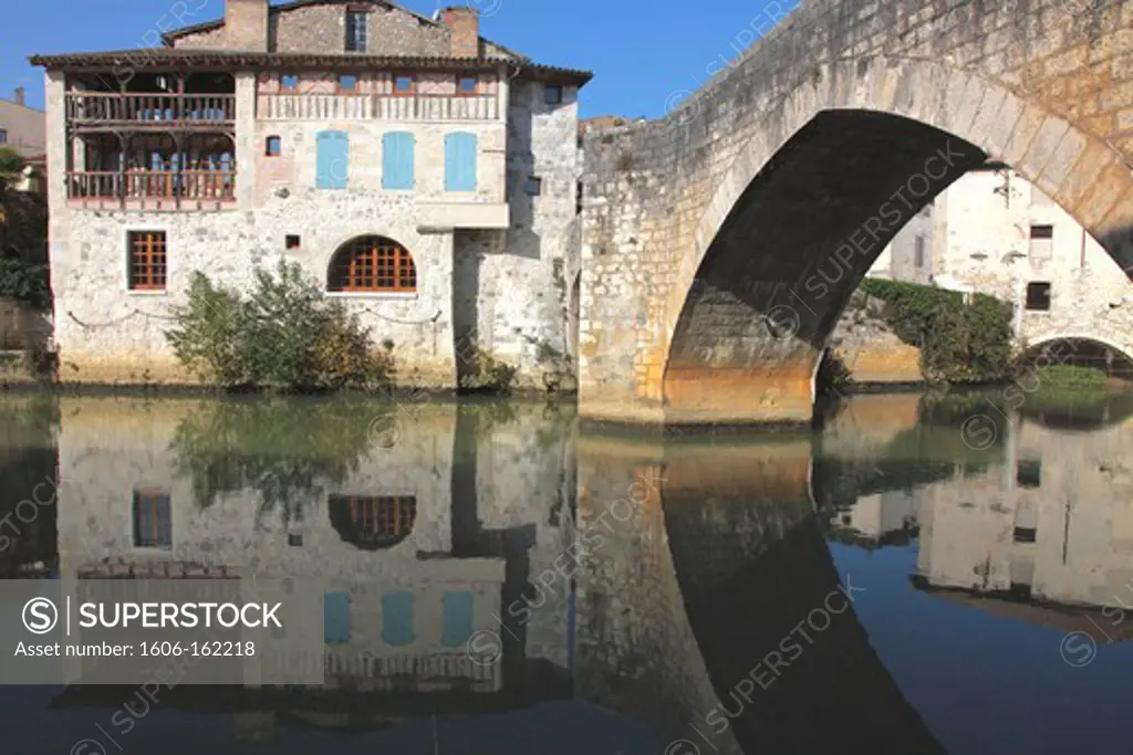France, Aquitaine, Lot et Garonne (47), Nerac, old bridge on Baîse river
