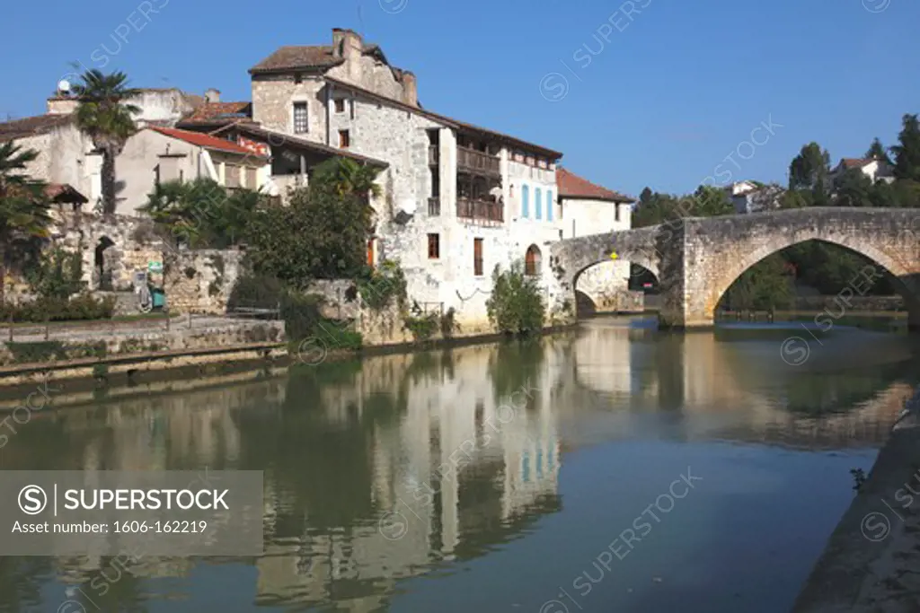 France, Aquitaine, Lot et Garonne (47), Nerac, old bridge on Baîse river