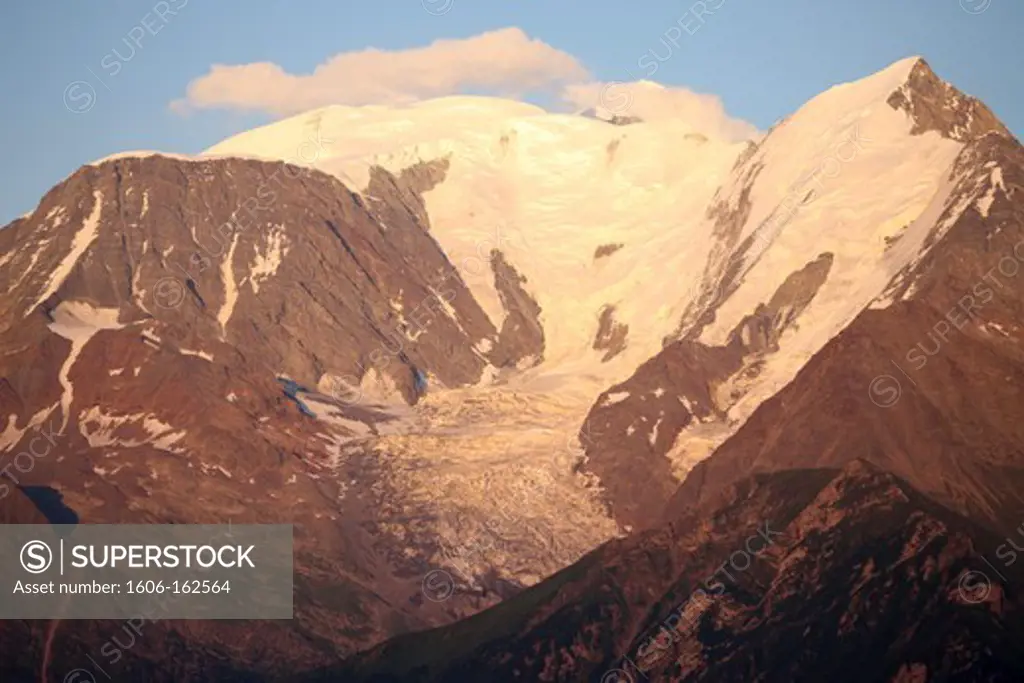 Mont Blanc mountain range and Bionnassay glacier Saint-Gervais. France. (Saint-Gervais, Haute-Savoie, France)