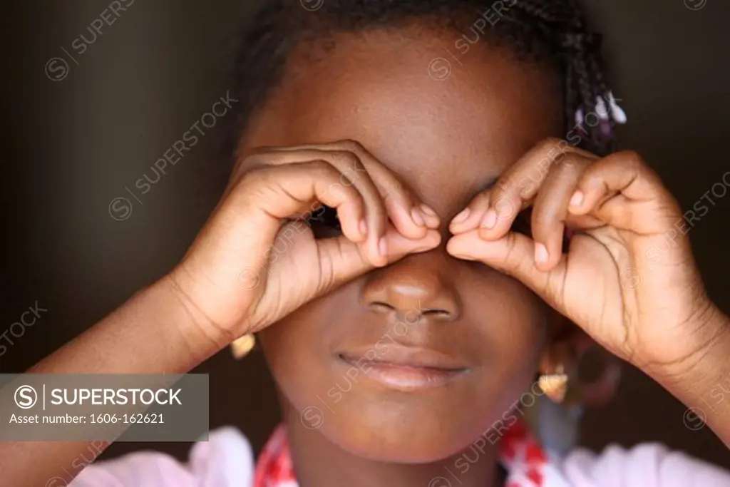 African girl playing with her fingers. Bamako. Mali. (Bamako, Mali)