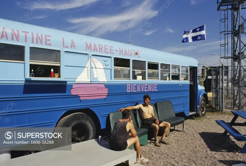 Canada, Quebec, Gaspésie, two men near mobile-restaurant