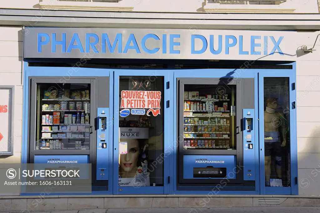France, Ile-de-France, Paris, 15th, Pharmacy, Boulevard of Grenelle (Automatic dispensing of Non-pharmaceutical chemist's 7/7)