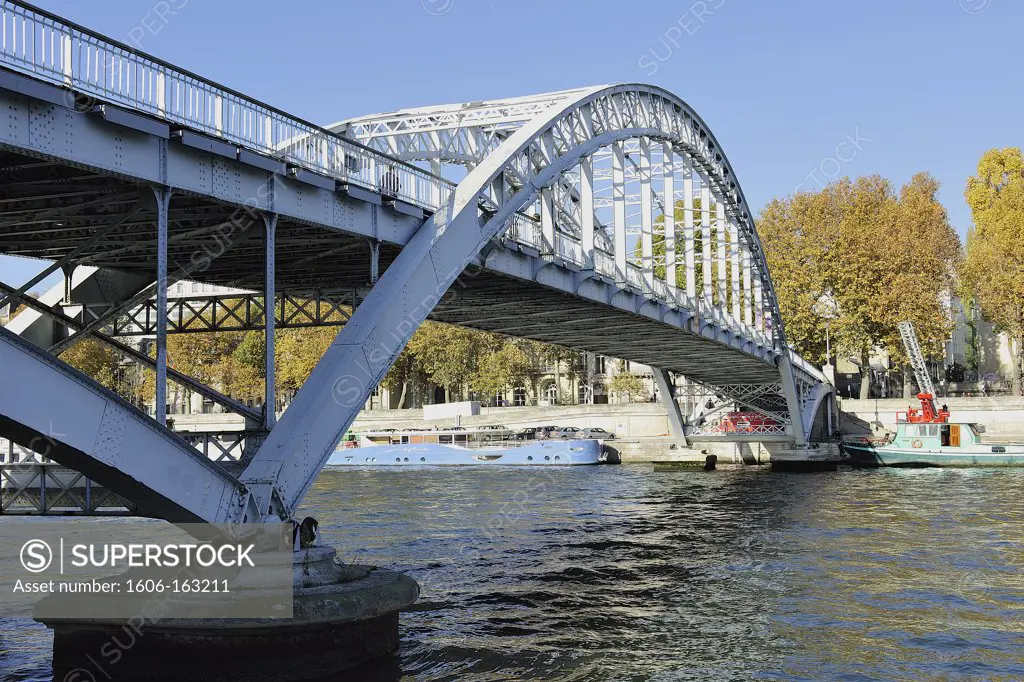 France, Ile-de-France, Paris, 16th, Bank of the Seine, Footbridge, River, Barges, Fire truck