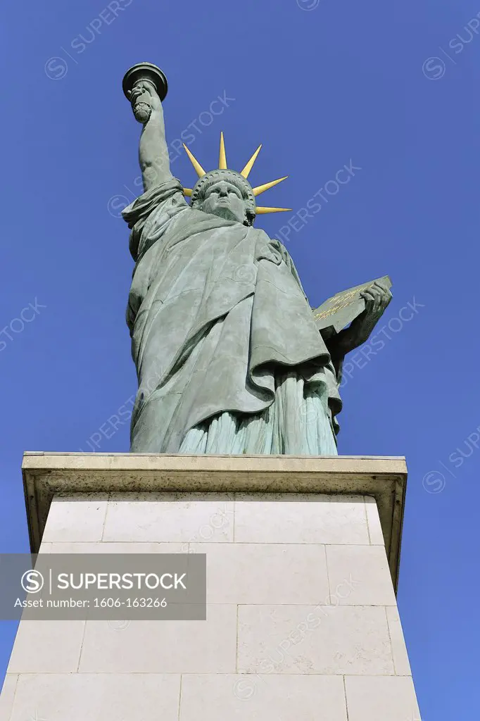 France, Ile-de-France, Paris, 15th, Bank of the Seine, Path of Swans, Statue of Liberty