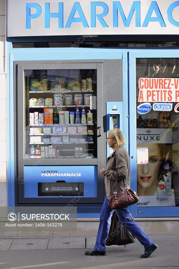 France, Ile-de-France, Paris, 15th, Pharmacy, Boulevard of Grenelle (Automatic dispensing of Non-pharmaceutical chemist's 7/7)