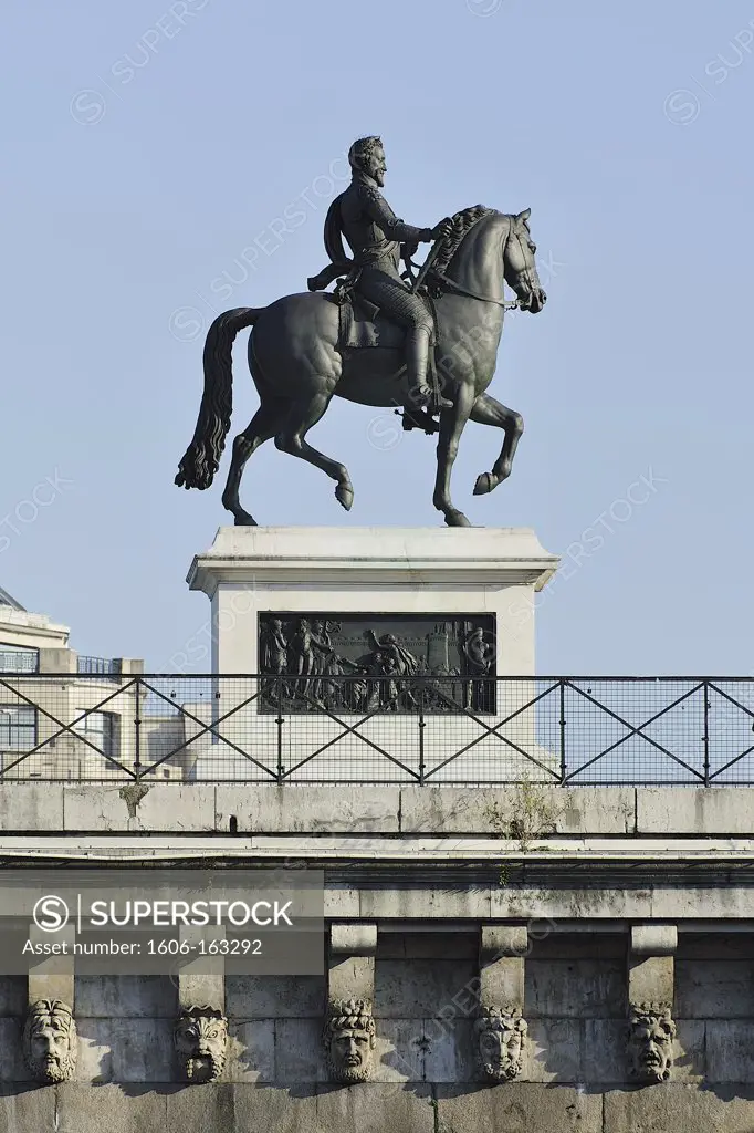 France, Ile-de-France, Paris, 1st, Bank of the Seine, ""New"" Bridge(Deck), Equestrian statue: ""Henri IV""