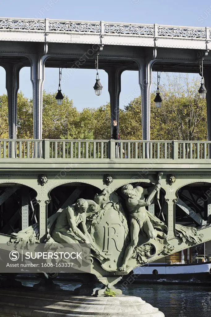 France, Ile-de-France, Paris, 15th, Bank of the Seine, Bridge(Deck) Bir-Hakeim, Elevated railway