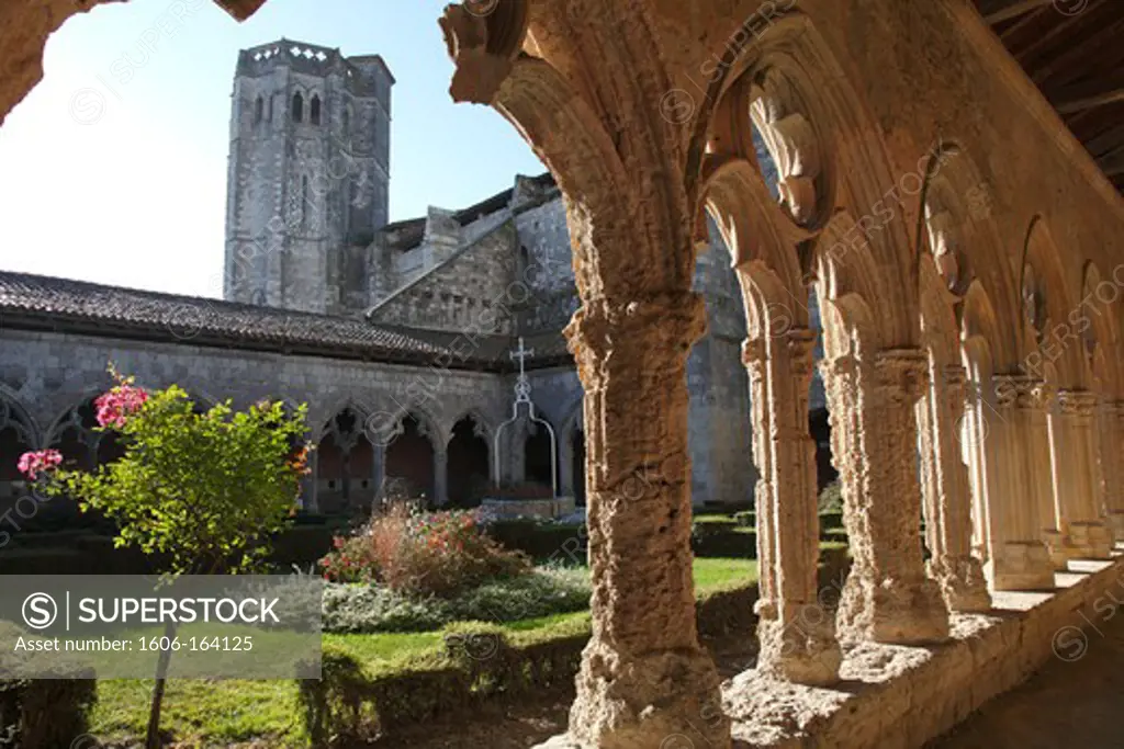 France, Midi-Pyrénées, Gers (32), La Romieu, Saint Pierre colegiate church (Unesco world heritage)
