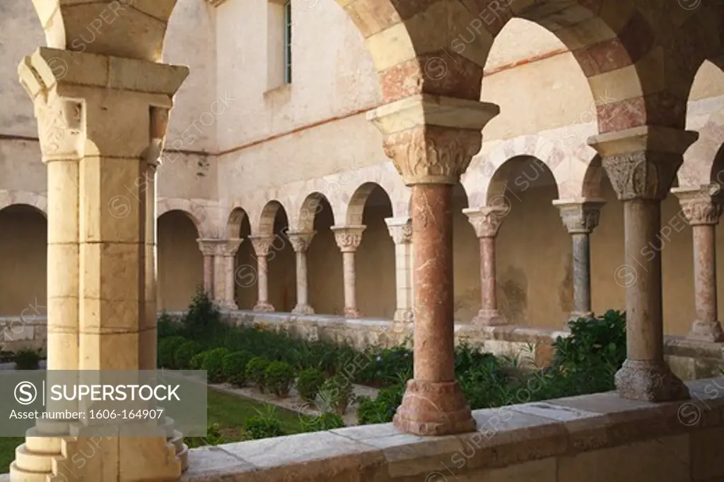 France, Languedoc Roussillon, Pyrenees Orientales (66), Saint Genis des Fontaines abbey (11th century), the cloister