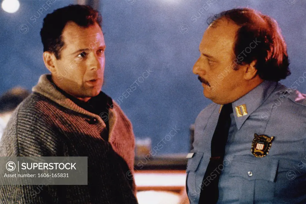 Bruce Willis and Dennis Franz , Die Hard 2 , 1990 directed by Renny Harlin 20th Century Fox