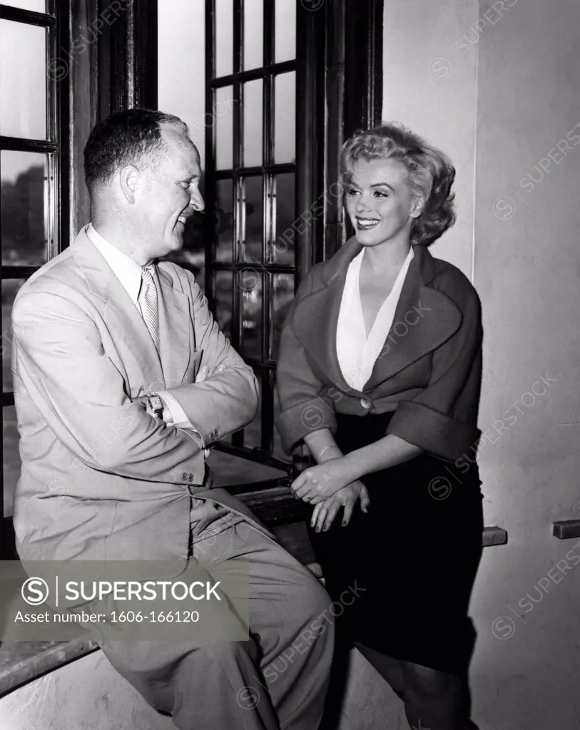 On the set, Henry Hathaway with Marilyn Monroe , Niagara , 1952 directed by Henry Hathaway 20th Century Fox