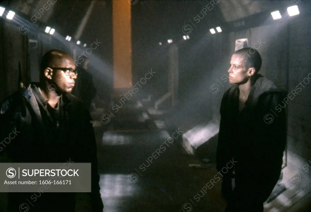 Charles S. Dutton and Sigourney Weaver , Alien 3 , 1991 directed by David Fincher Twentieth Century Fox Pictures