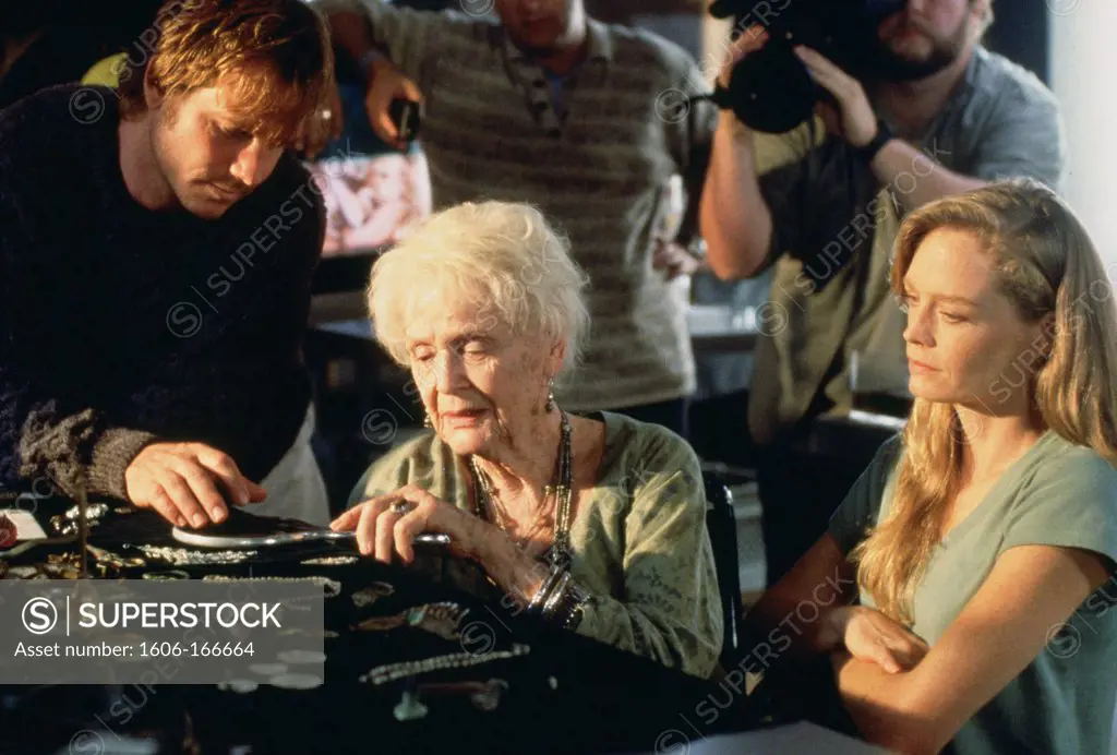 Bill Paxton, Gloria Stuart and Suzy Amis , Titanic , 1997 directed by James Cameron Twentieth Century Fox Pictures