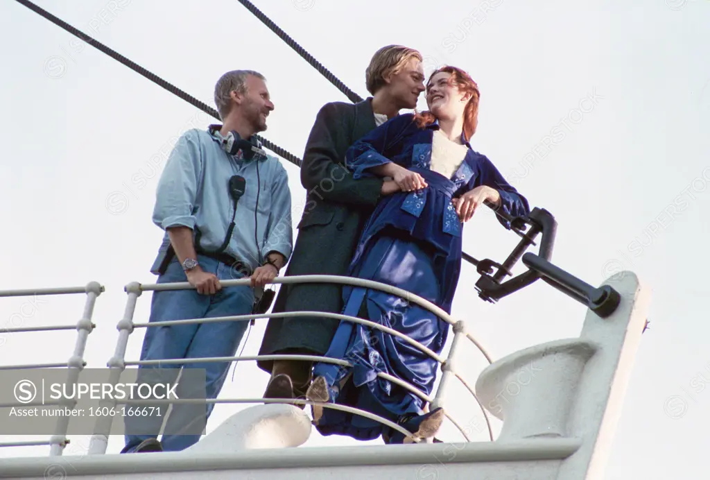 On the set, James Cameron with Leonardo DiCaprio and Kate Winslet , Titanic , 1997 directed by James Cameron Twentieth Century Fox Pictures