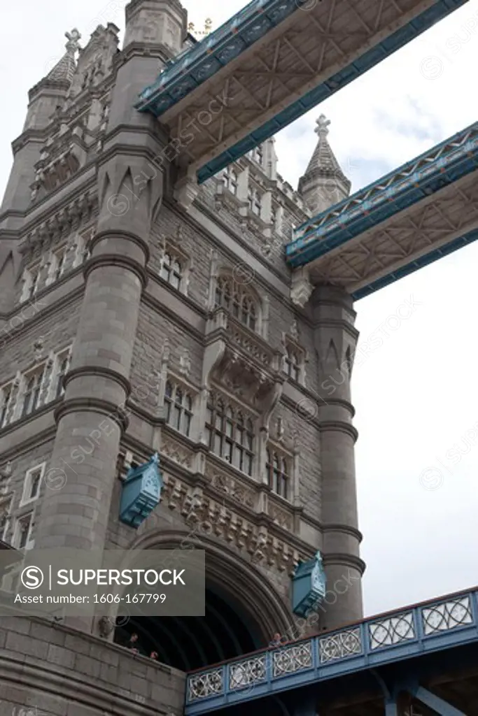UK, England, London, the Tower Bridge on Thames river