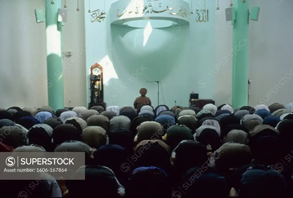 New York - United States, Queens, Flushing, mosque Hazrat-I Abu Bakr, people praying