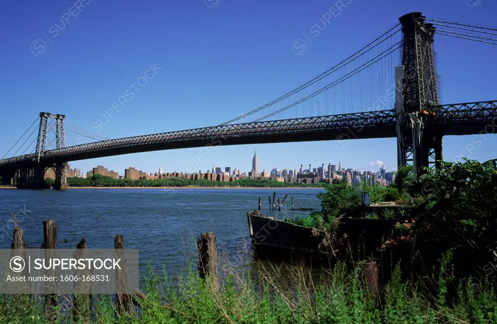 New York - United States, Williamsburg bridge, East river, Brooklyn, Manhattan skyline