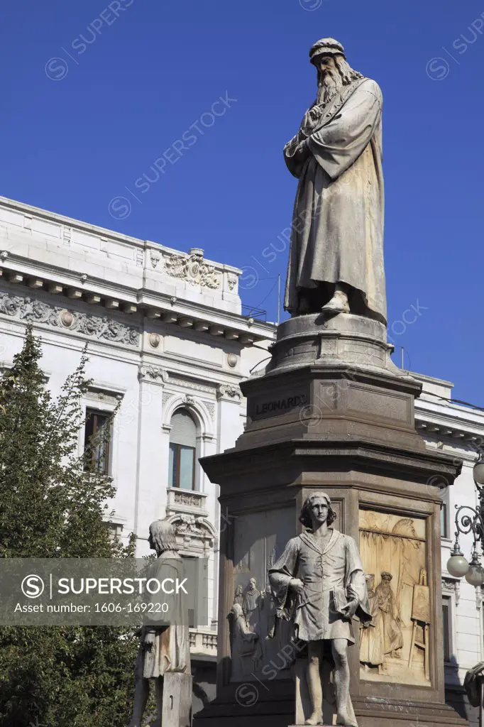 Italy, Lombardy, Milan, Leonardo da Vinci statue,