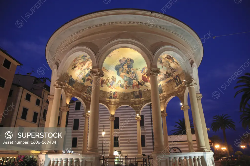 Italy, Liguria, Rapallo, street scene at night, pavilion,