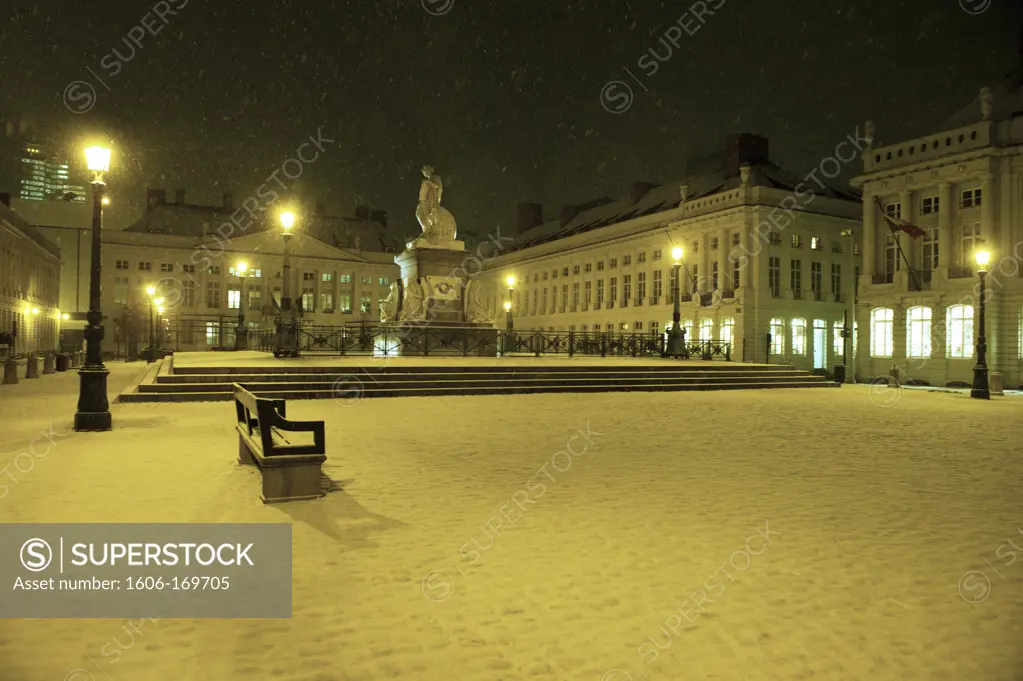 Belgium, Brussels, Square of the Martyrs, winter, snow, outdoor, night