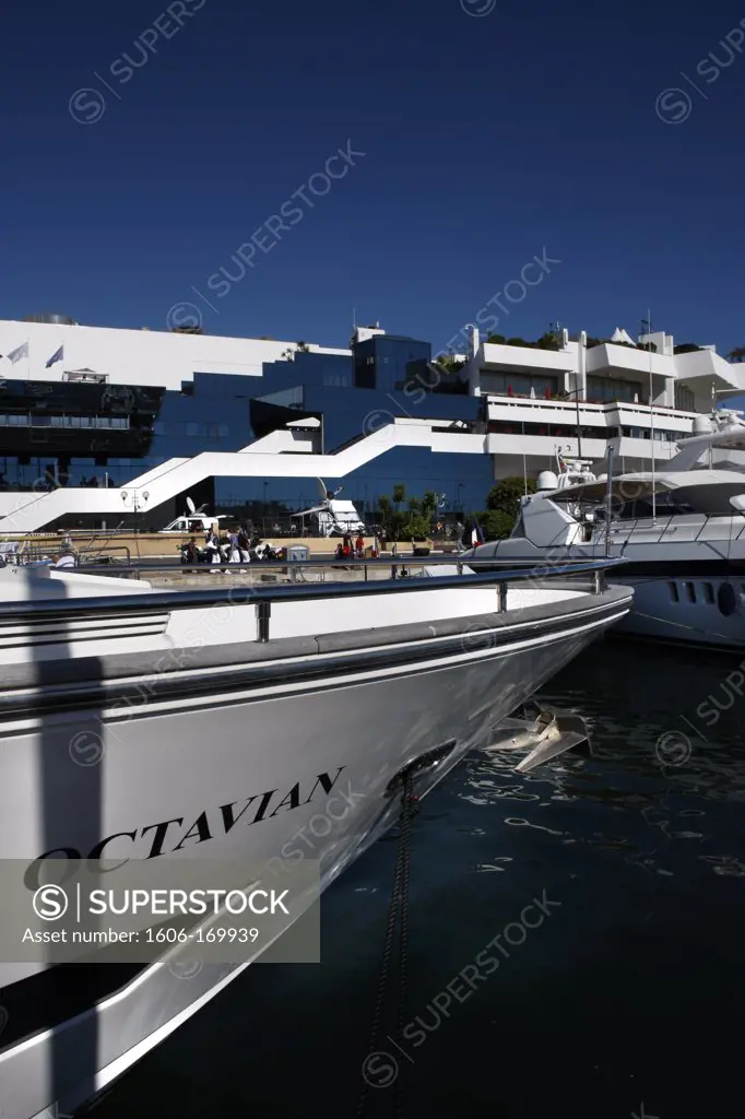 Palais des Festivals in Cannes, yacht first plan