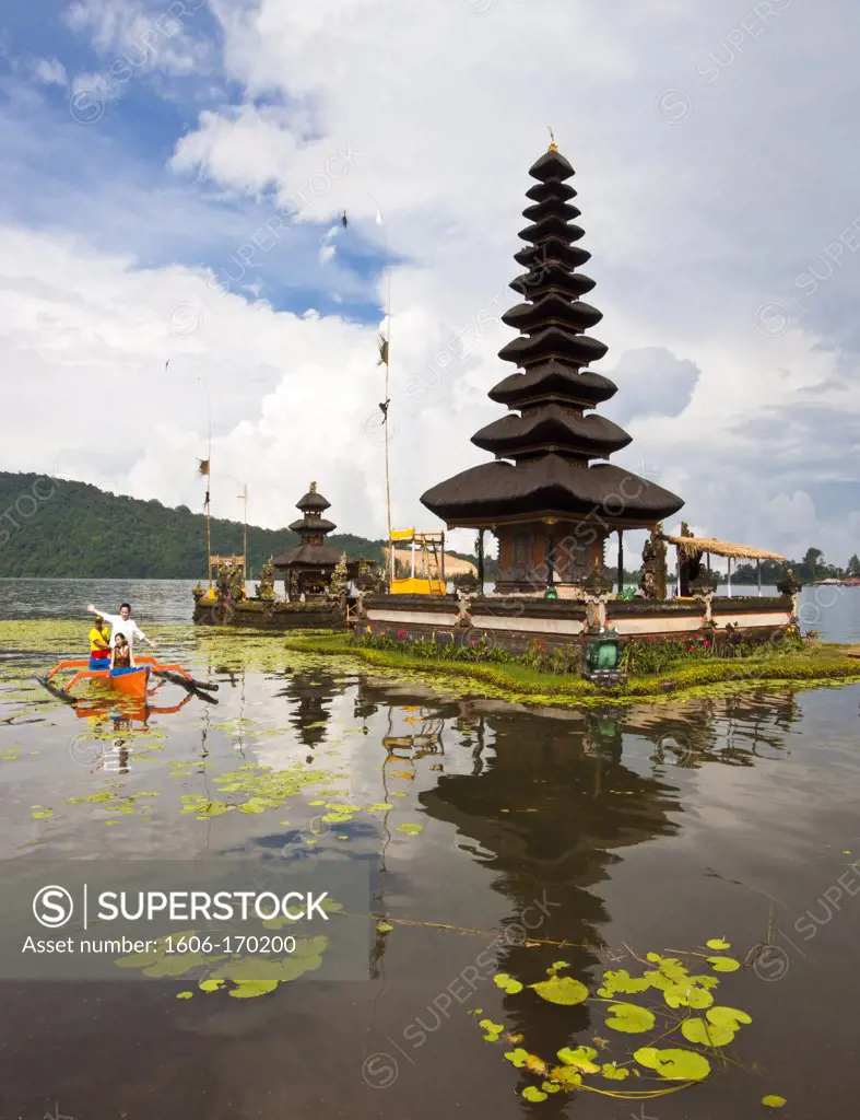 Indonesia-Bali Island-Bedugul City-Bratan Lake-Pura Ulum-Danu Temple