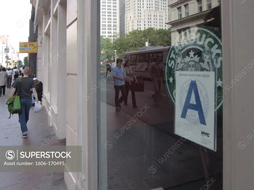 USA, New York City; Manhattan, restaurant rating, street scenes
