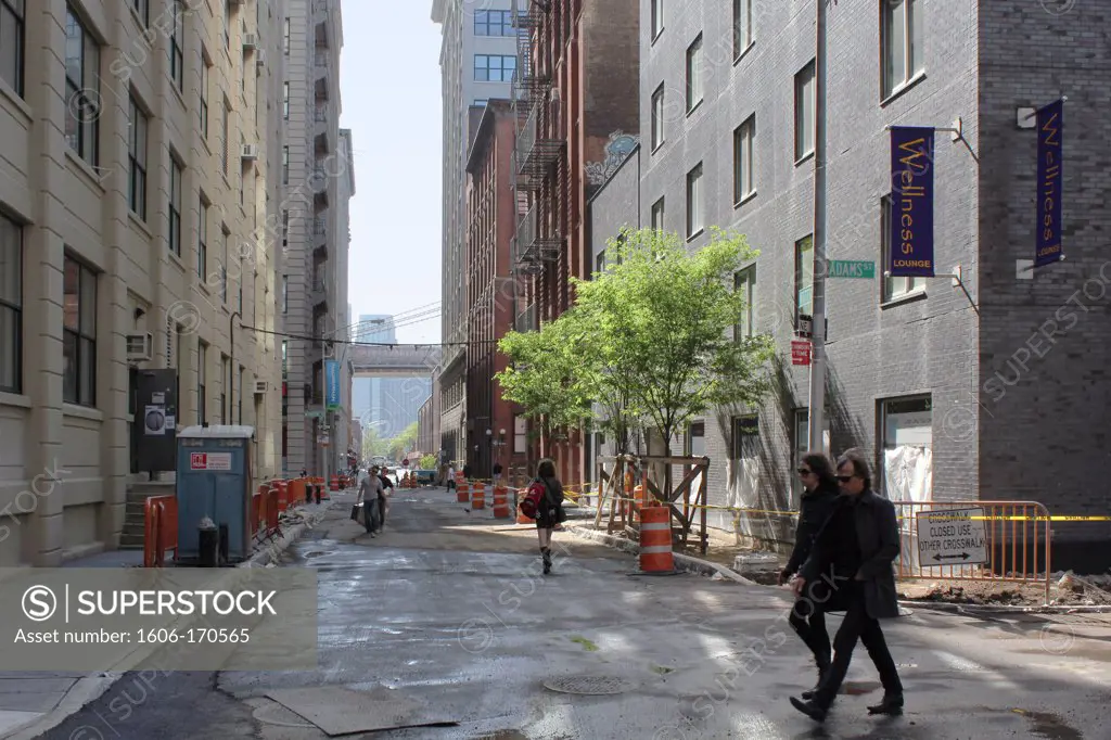 USA, New York City; Brooklyn, Dumbo, Water street & Adams street, construction, street scenes