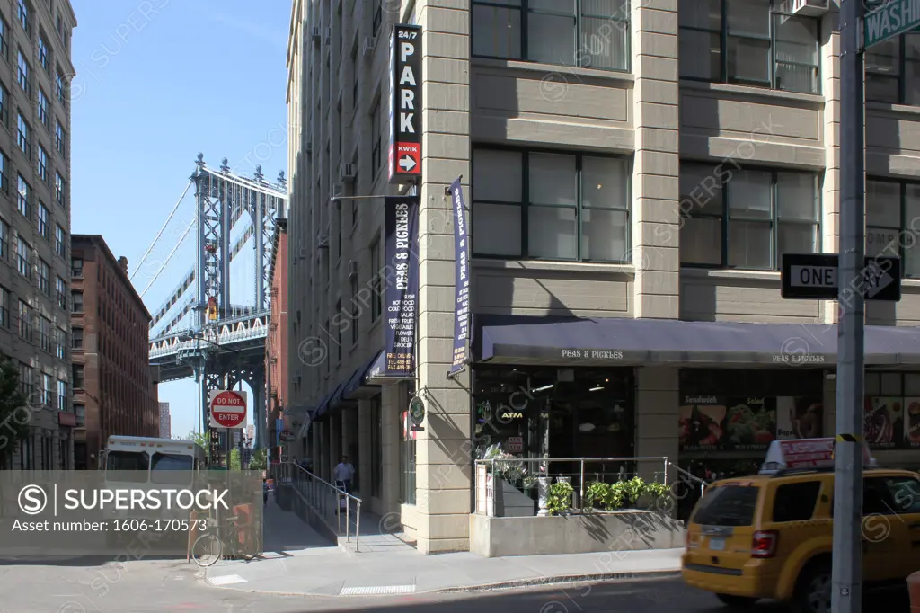 USA, New York City; Brooklyn, Dumbo, Front street & Washington street, food market, street scenes