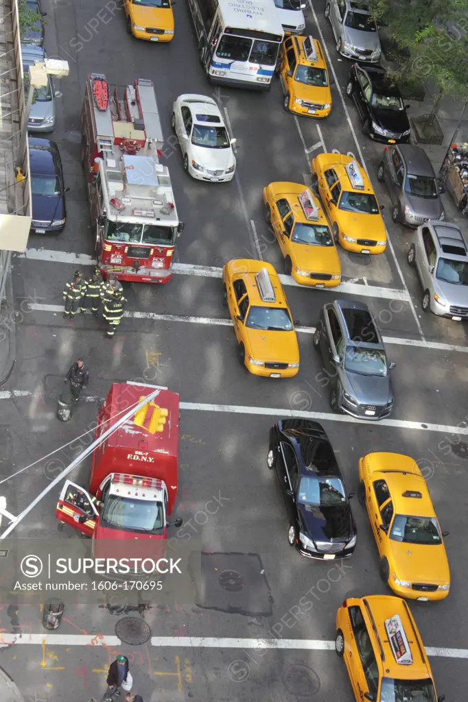 USA, New York City; Manhattan, 5th avenue, firemen, street scenes
