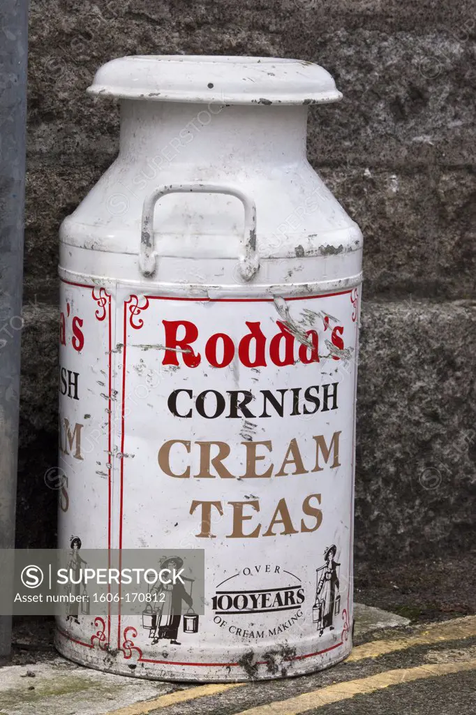England,Cornwall,Mousehole, Cornish cream teas pot