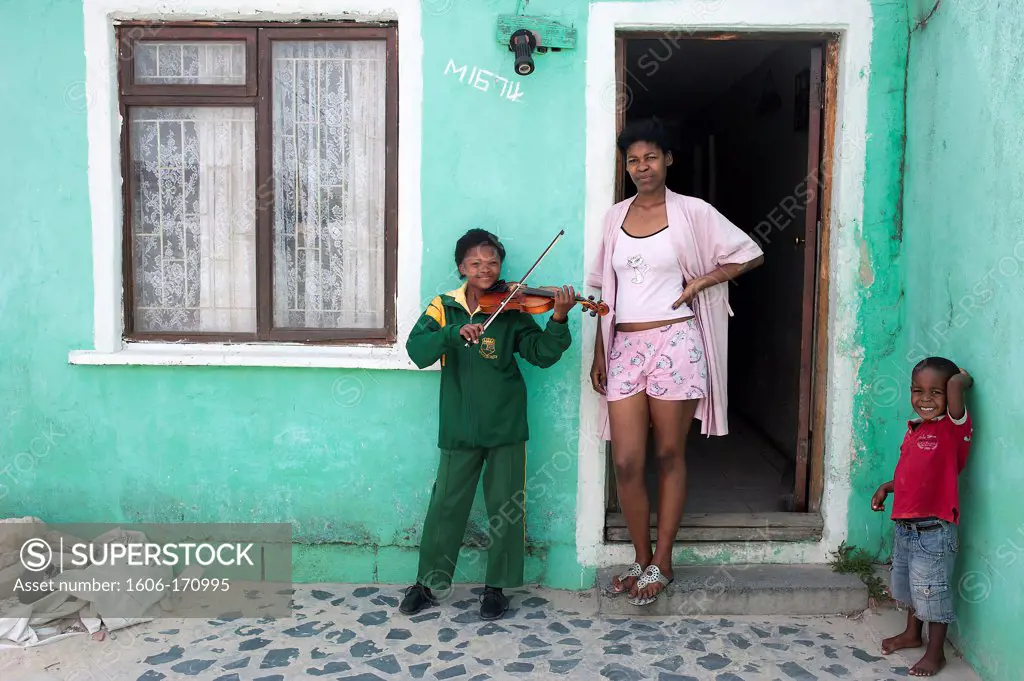 South Africa, Cape Town, Township of Nyanga, Violonist student playing violin to her family