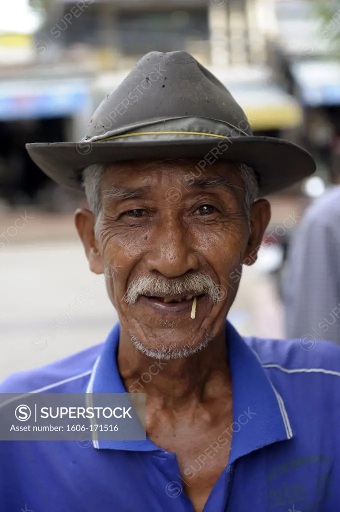 Asia, Southeast Asia, Vietnam, delta of Mekong, Chau Doc, portrait of a man wearing a hat