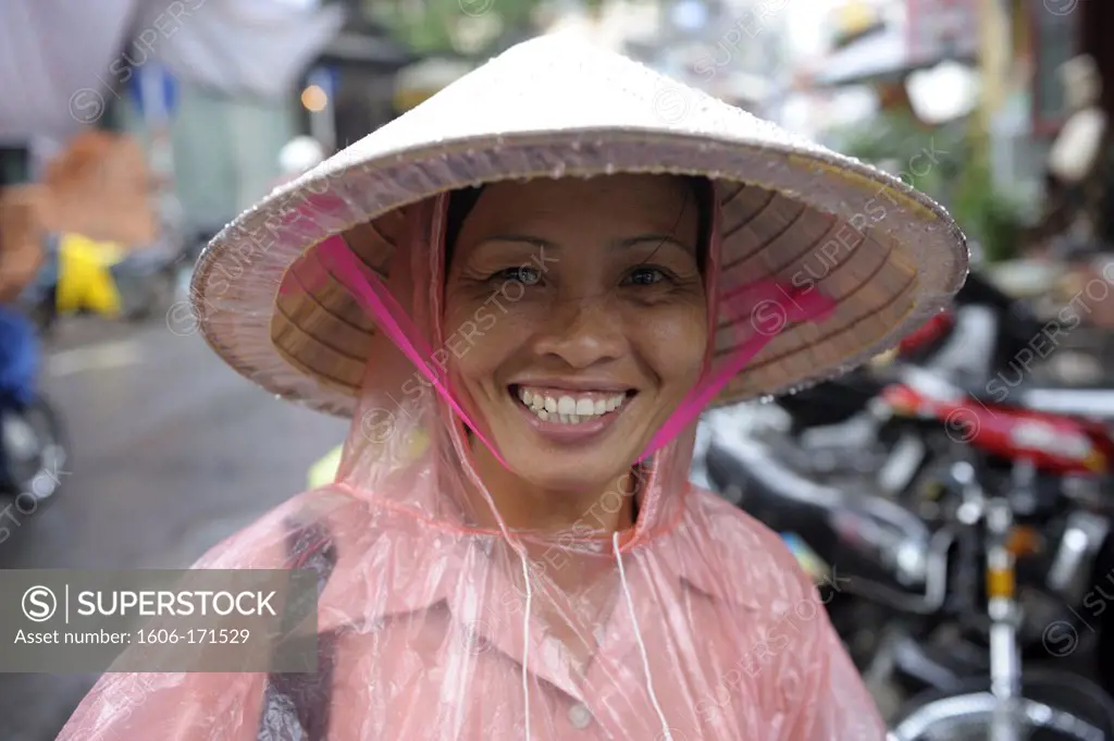 Asia, Southeast Asia, Vietnam, Hanoi, portrait of a woman wearing a traditional conical hat and smilling