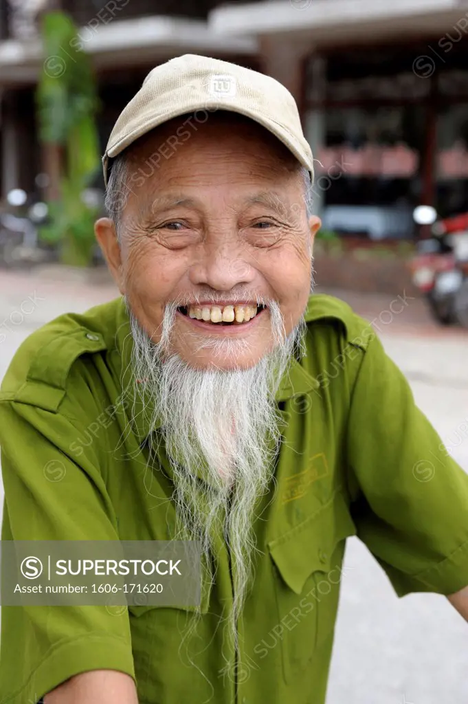 Asia, Southeast Asia, Vietnam, portrait of an old man