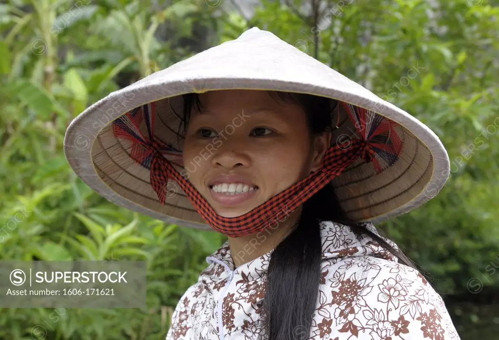 Asia, Southeast Asia, Vietnam, Tam Coc, portrait of a woman wearing the traditional conical Asian hat