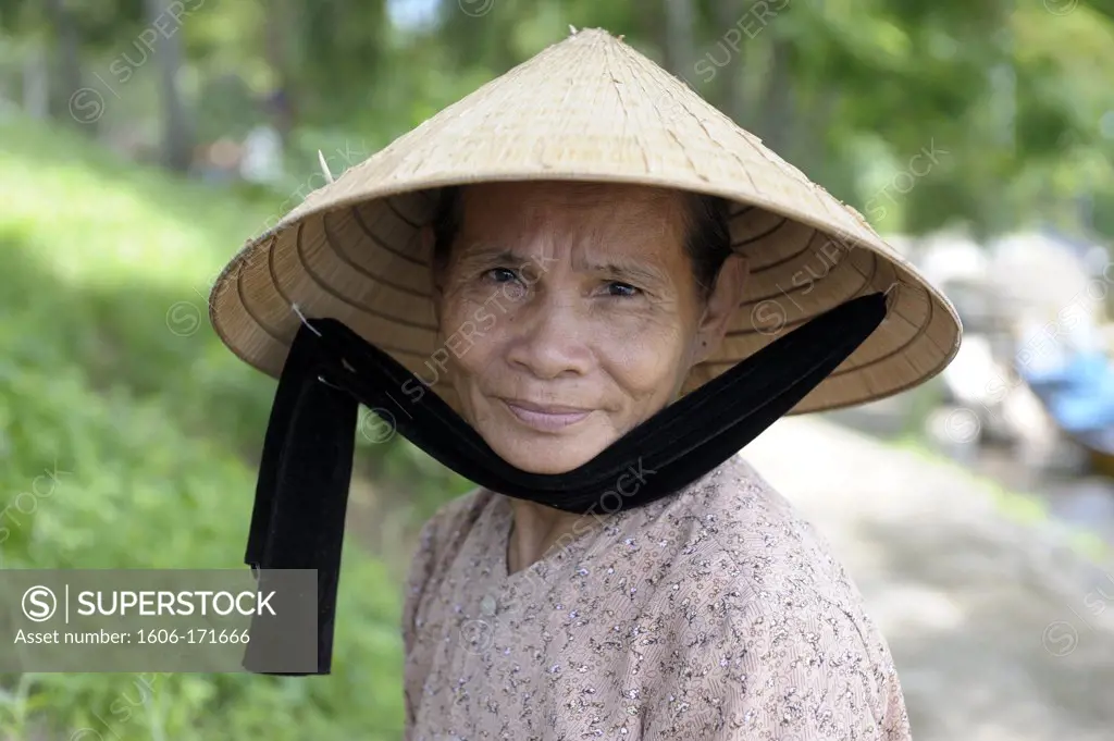 Asia, Southeast Asia, Vietnam, Centre region, Hue, portrait of an old woman wearing a hat