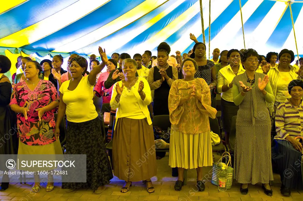 Africa, South Africa, Gauteng Province, Johannesburg city, Soweto (South Western Township), Orlando West Quarter, messa in a gospel church