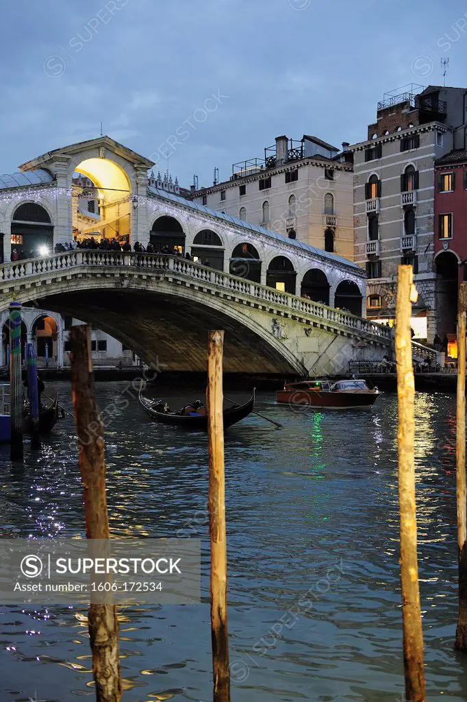 Italy, Venice, the Grand Canal, Bridge(Deck) of Rialto