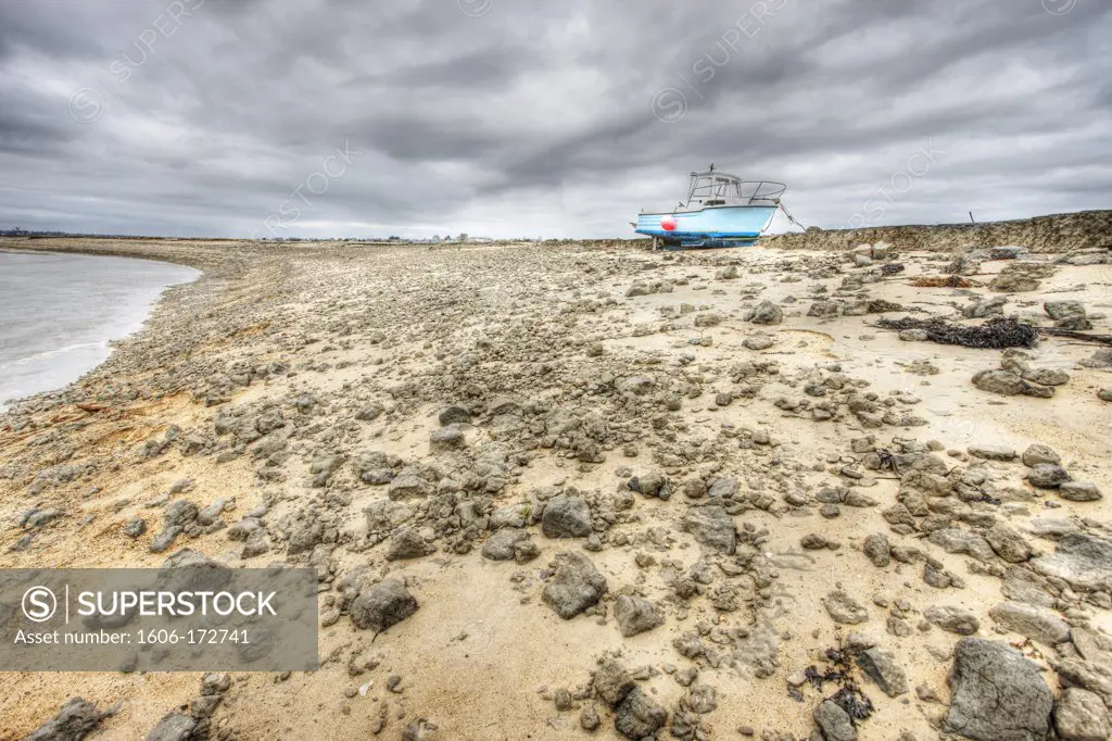 France, Normandie, Manche, Montmartin sur Mer, boat on the ground during low tide
