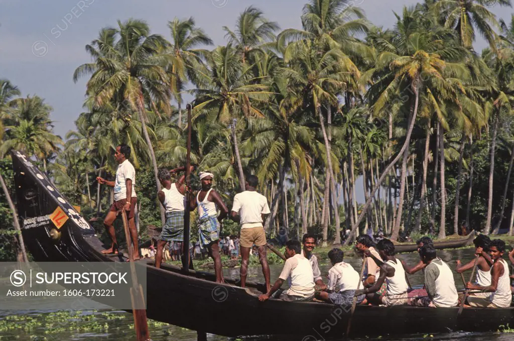 India, Kerala, Aleppey, backwaters, snakeboat, people