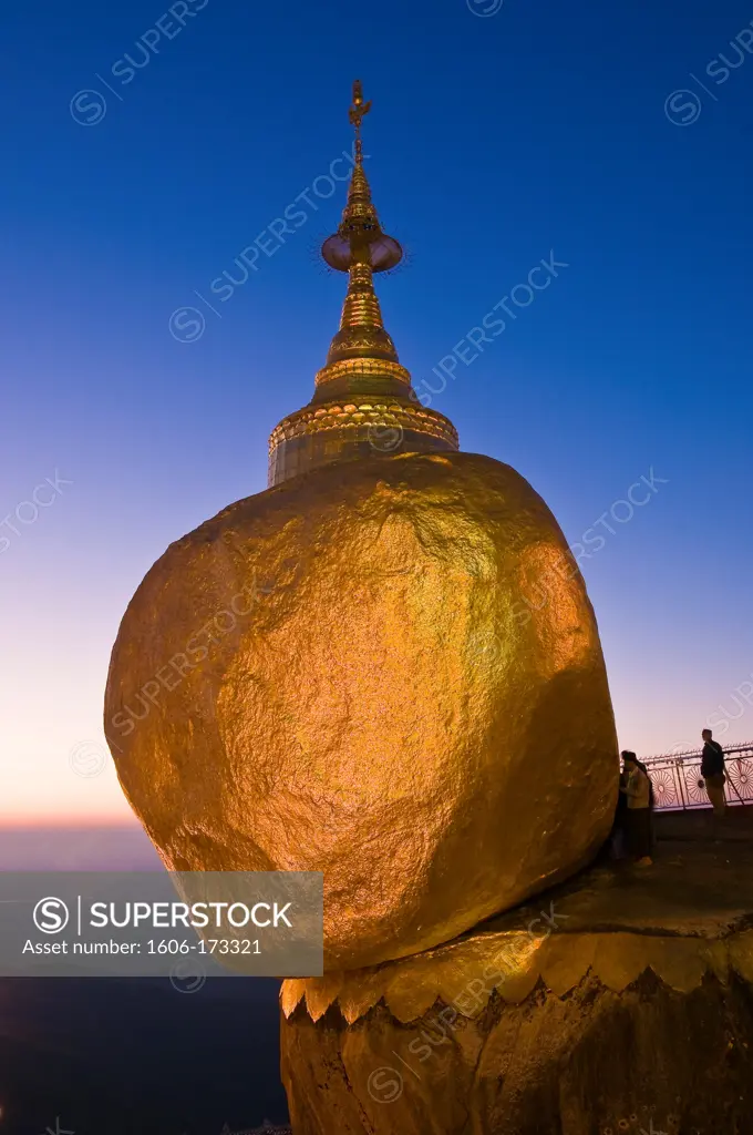 Myanmar (Burma), Mon State, Kyaiktiyo, Golden Rock, with the paya Shwedagon of Yangon and the paya Mahamuni of Mandalay, this Buddhsit site is one of the most revered in Myanmar, on the top of Kyaikto Mount (1100 meters high), this rock of 611,45 tons top