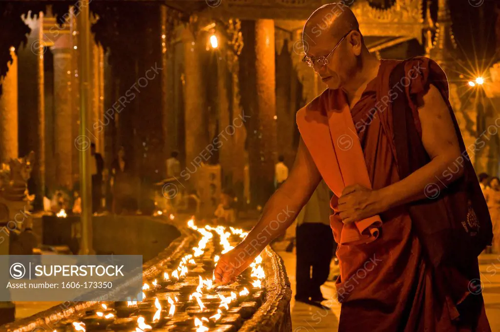 Myanmar (Burma), Yangon State, Yangon capital, Kandawgyi Quarter, People Park, Shwedagon pagoda, the monk M. Syriya lighting candels