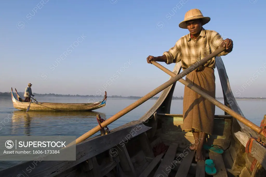 Myanmar (Burma), Mandalay State, Amarapura, U Pein Bridge, boatman on Taungthaman lake