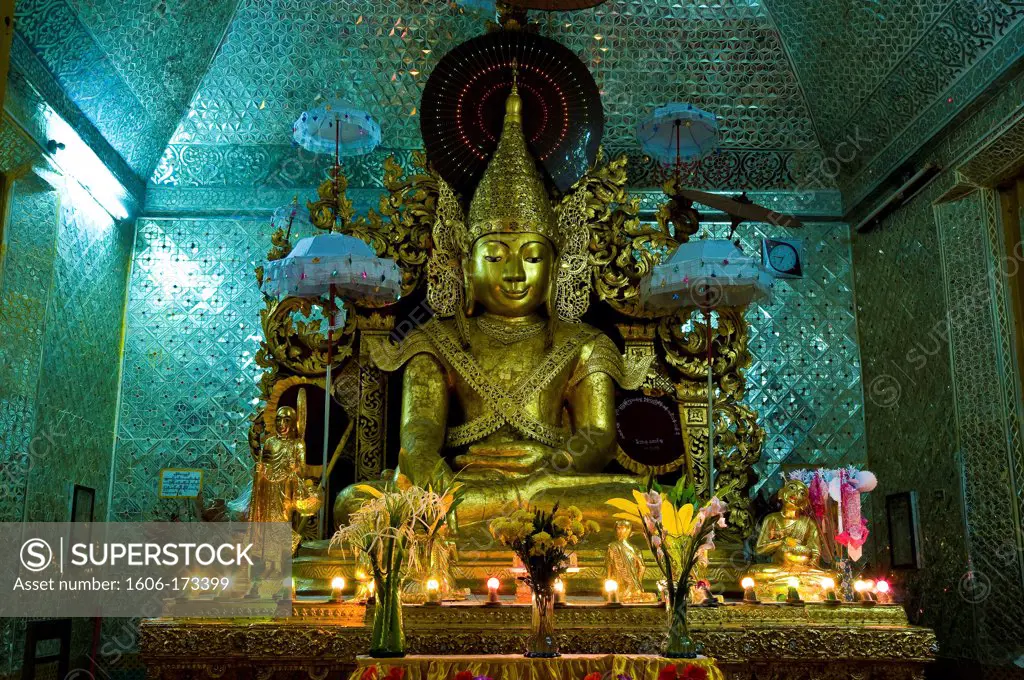 Myanmar (Burma), Mandalay State, Mandalay, Sandamuni Pagoda, Buddha in molten iron made in 1802 by King Bodawpaya before to be transfered from Amarapura in 1874