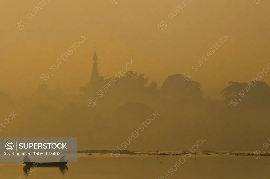 Myanmar (Burma), Mandalay State, Mandalay, Kandawgwi lake, pagoda restaurant Pyi Gimom