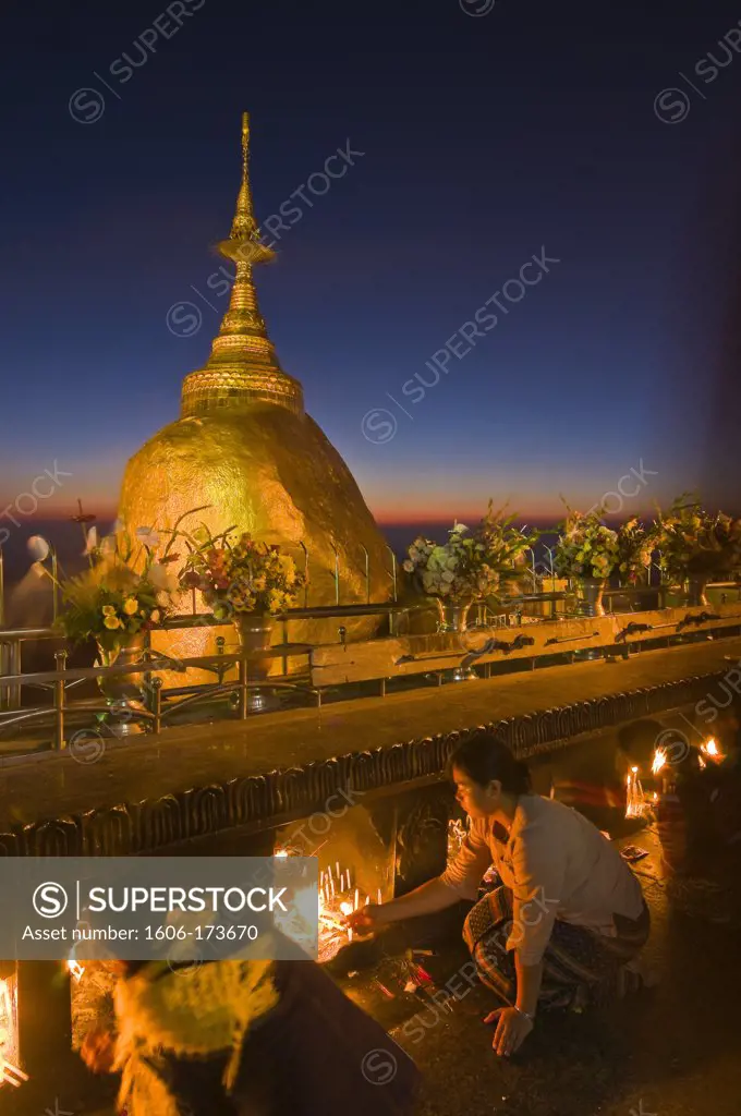 Myanmar (Burma), Mon State, Kyaiktiyo, Golden Rock, with the paya Shwedagon of Yangon and the paya Mahamuni of Mandalay, this Buddhsit site is one of the most revered in Myanmar, when night comes pilgrims keep on chanting psalms, light candles and meditat