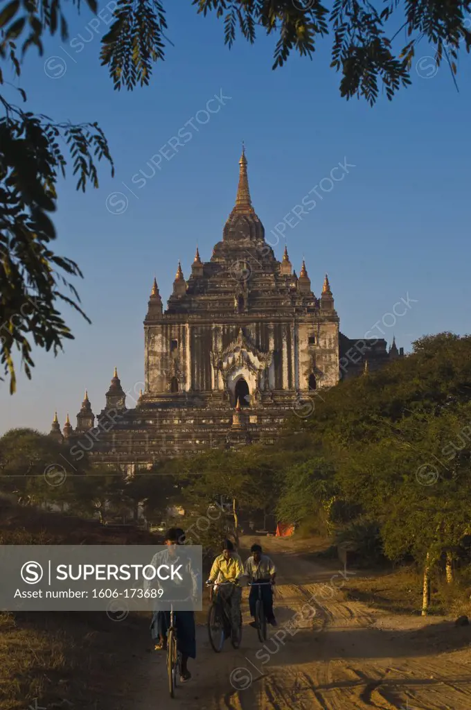 Myanmar (Burma), Mandalay State, Bagan (Pagan), Old Bagan, Thatbyinnyu Temple (Pahto Thatbyinnyu, middle 12th)