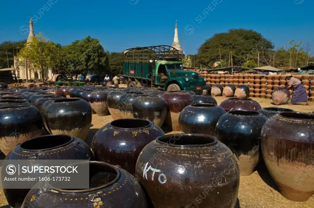 Myanmar (Burma), Mandalay State, Bagan (Pagan), Old Bagan, the Ananda festival Market not far from Ananda Pagoda, clay jars ('Sinc Oe')